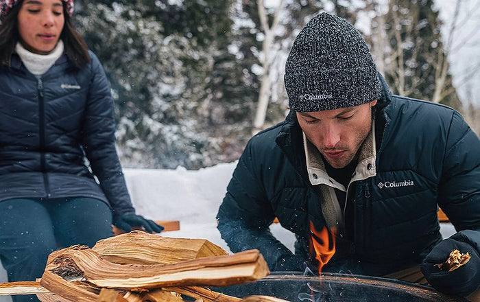 Qué llevar para acampar en invierno: una lista de artículos esenciales