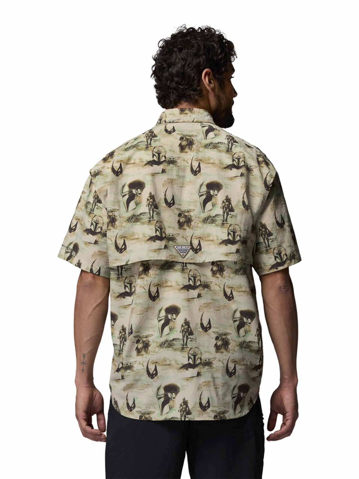 Camisa Hombre Mandalorian Grogu Beige Columbia